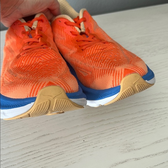 Hoka Men's Clifton 9 in the Vibrant Orange/Impala color 9.5 - Picture 5 of 8